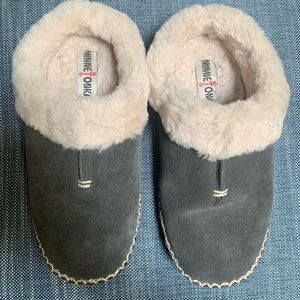Minnetonka, cozy, mule slippers.